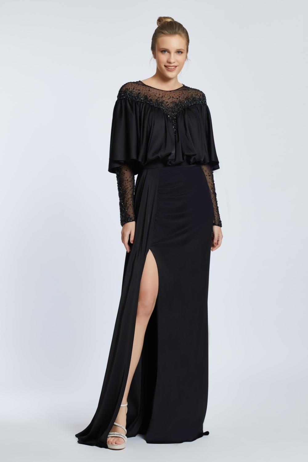 Long evening dress with collar embroidered slit