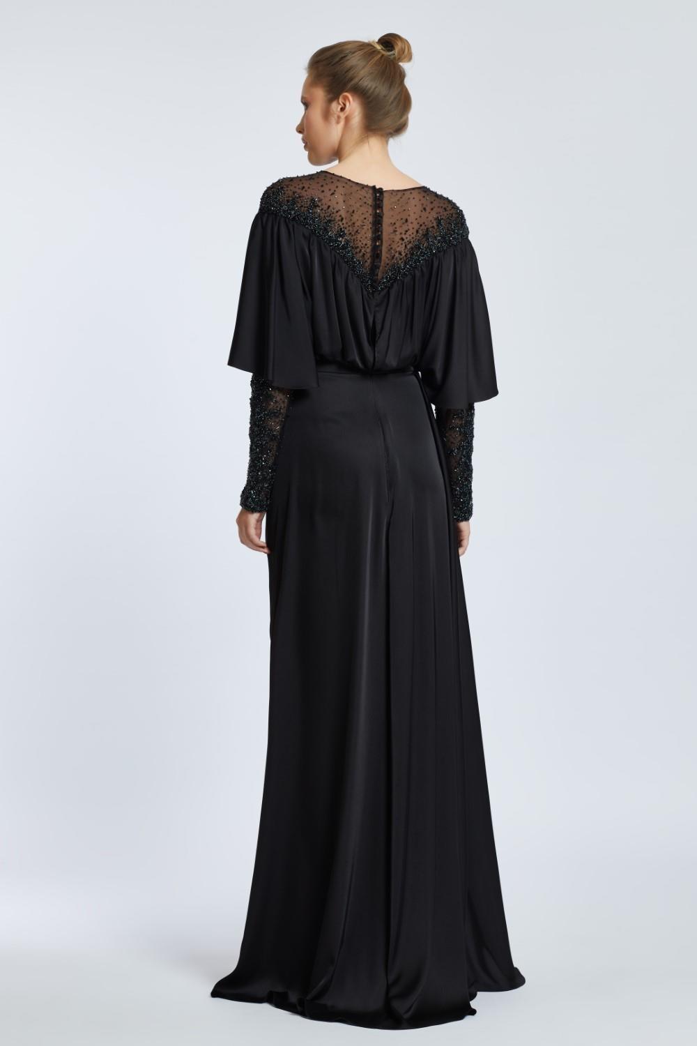 Long evening dress with collar embroidered slit