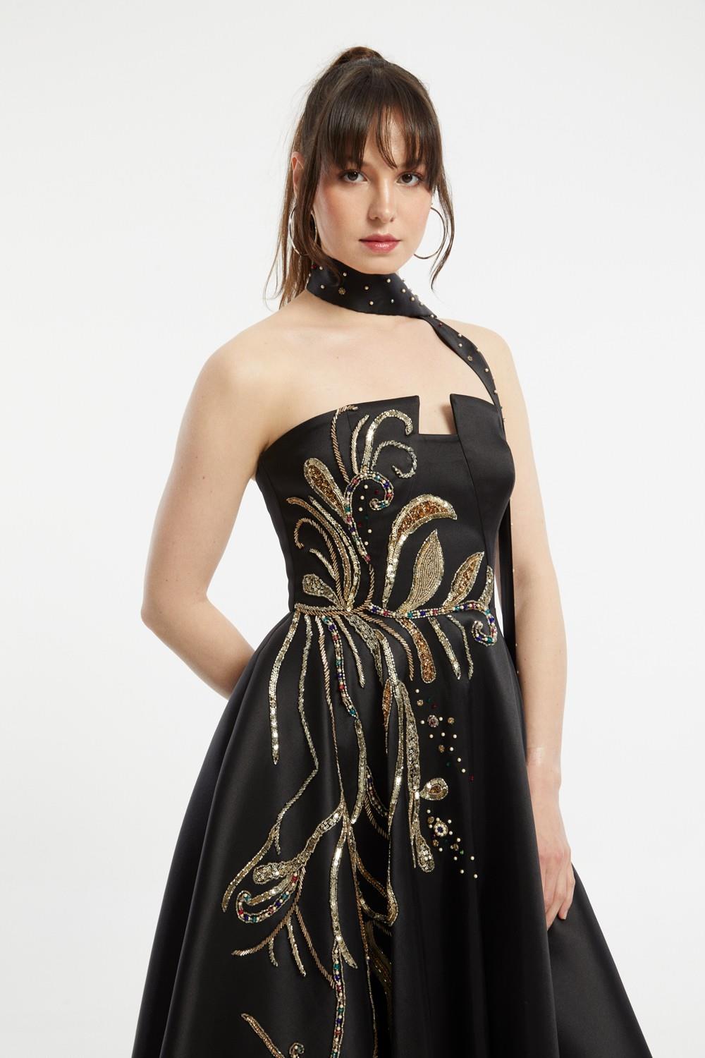 Embrodiered Decollete Long Evening Dress